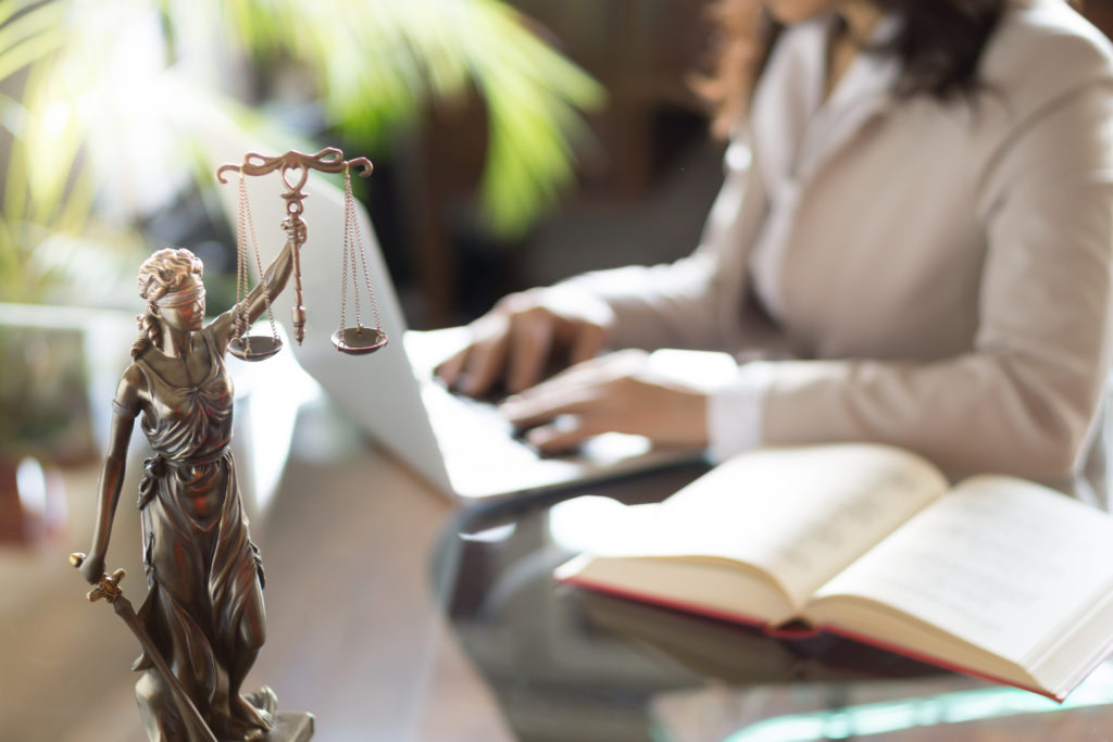 Abogado y TESTAMENTO: Para qué sirve y cómo hacerlo