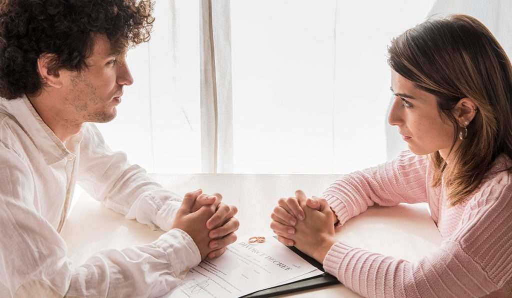 Cómo hacer un divorcio por mutuo acuerdo en Argentina sin dinero