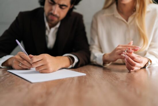 Cómo realizar un divorcio en notaría Requisitos y trámites 2026