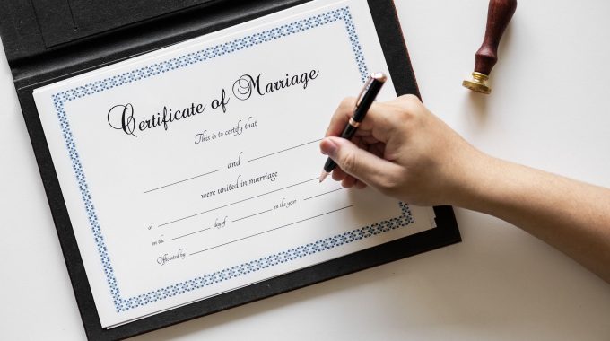 Cómo solicitar y qué valorar en un certificado literal de matrimonio