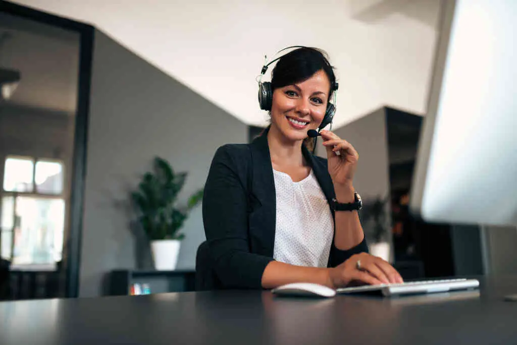 Conoces la normativa y uso de asistentes virtuales en atención al cliente en España