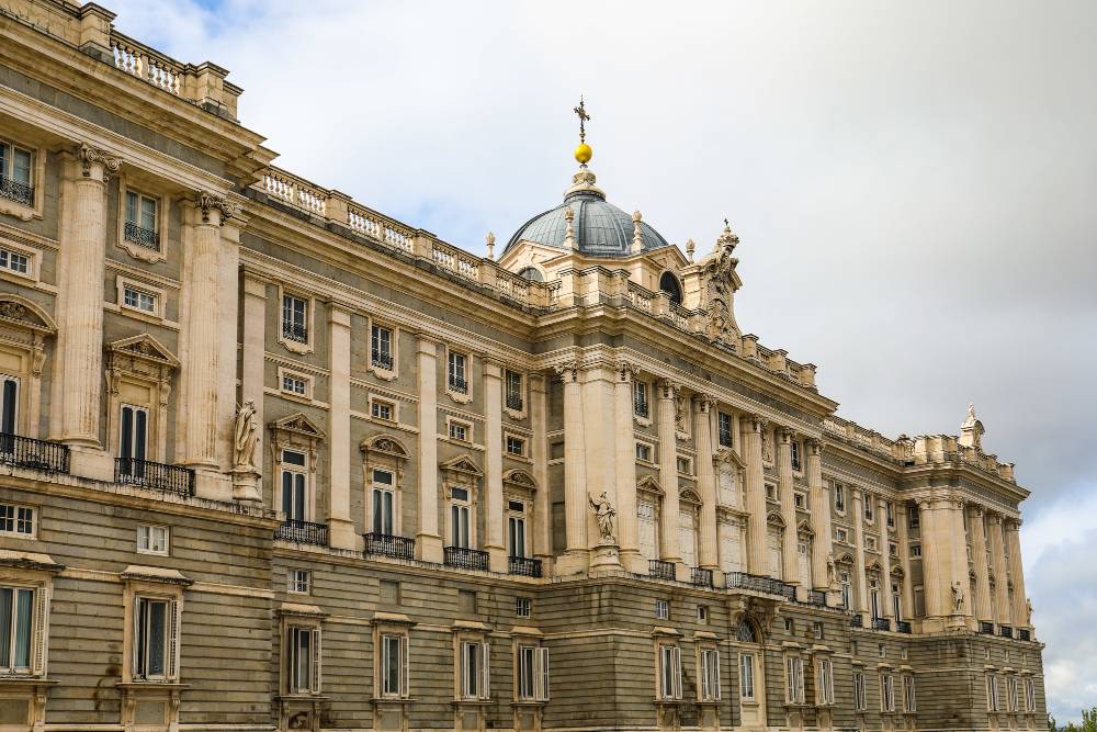 Cuáles son las claves del Gobierno y administración según la Constitución Española