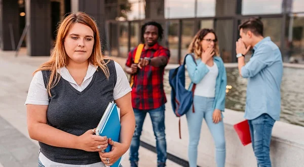Cuáles son los límites, delitos y castigos en las novatadas universitarias