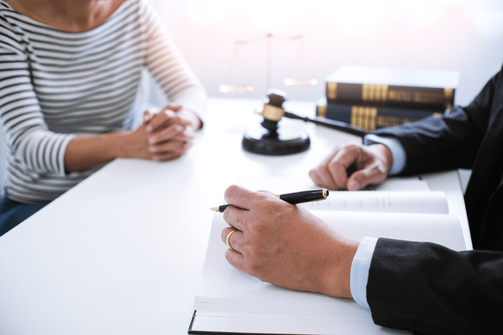 CUÁNDO FALLECE EL MARIDO DERECHOS DE LA ESPOSA Y MÁS