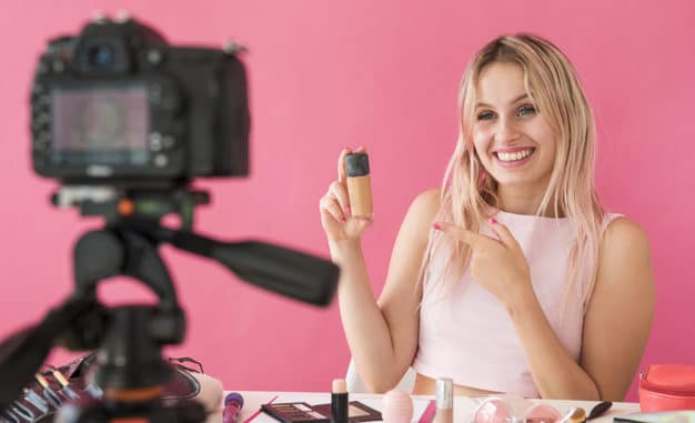 Cumplen los influencers con las leyes en publicidad