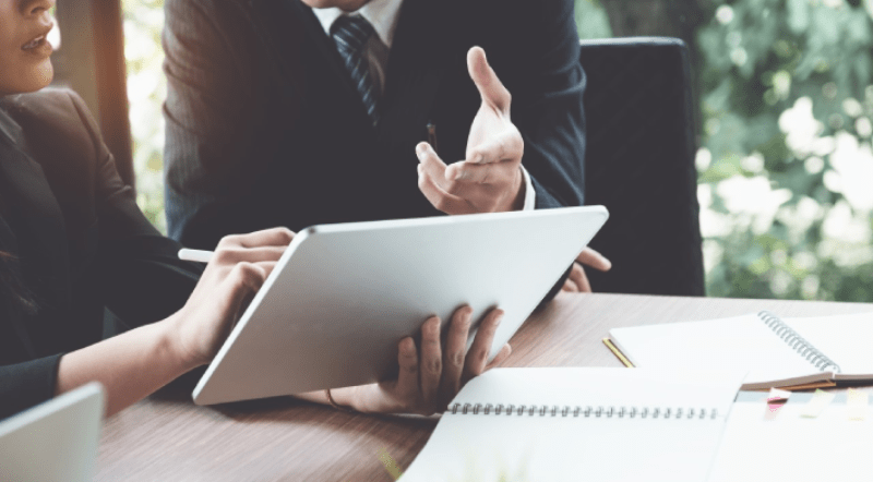 deben socios administradores y consejeros registrarse en el regimen reta