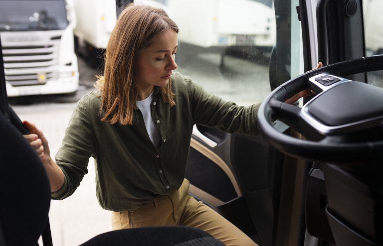 En qué consiste el transporte de viajeros y cómo se regula