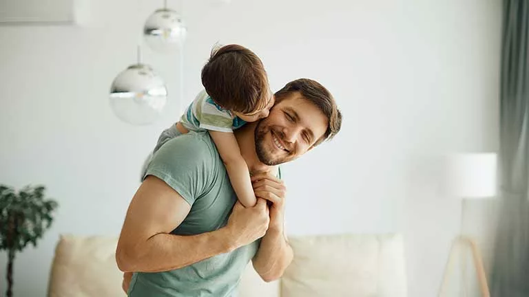 En qué consiste la excedencia por cuidado de hijos en 2026 y cómo se cobra