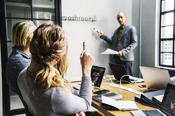 Es legal la formación en horario laboral y cómo adaptarla