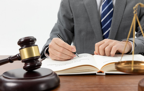 Juicio RÁPIDO: duración, LECRIM y cómo DEFENDERSE en 2026