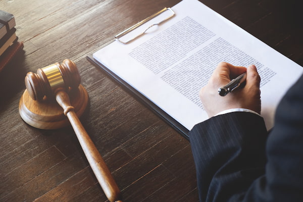 Juicio RÁPIDO por DELITO LEVE en España ▷ Guía 2026