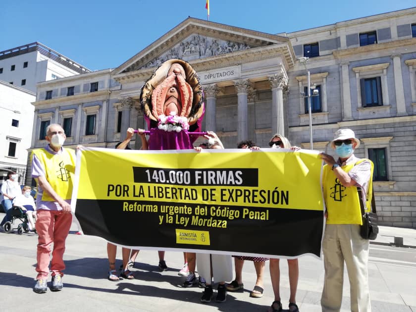 Libertad con CARGOS en España: Todo lo que debes Saber