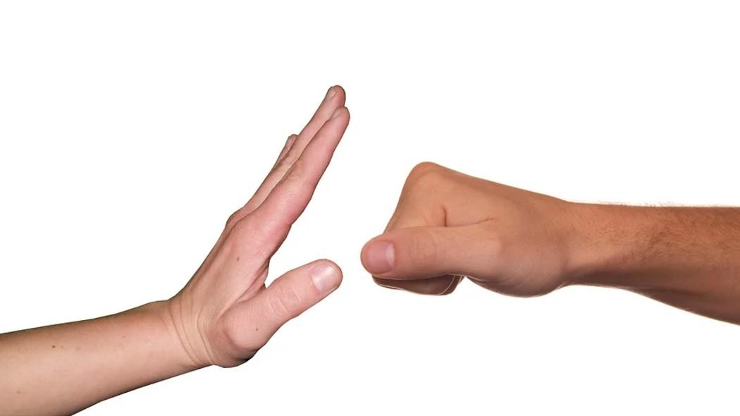 Maltrato Familiar: CLAVES para Reconocer y Actuar Ahora