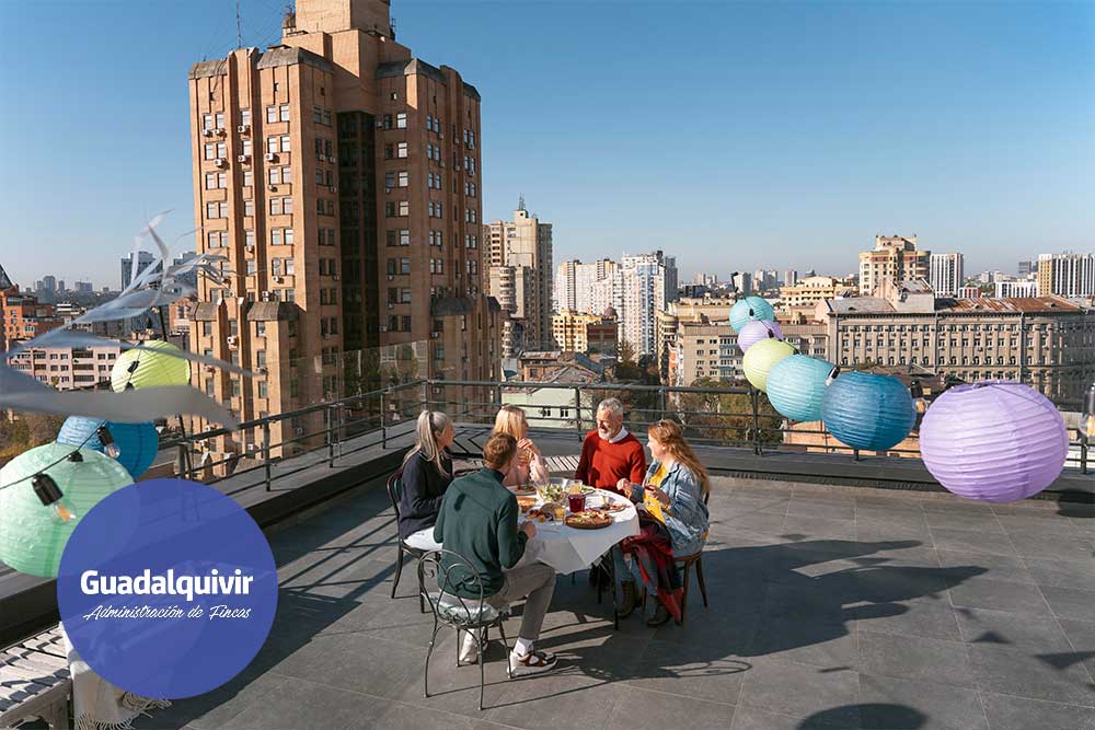 Normas y uso privativo en terrazas comunitarias según la ley