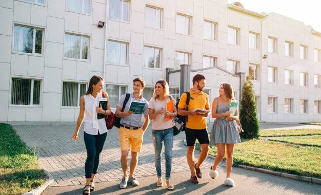 Pueden los padres evitar pagar la universidad de sus hijos