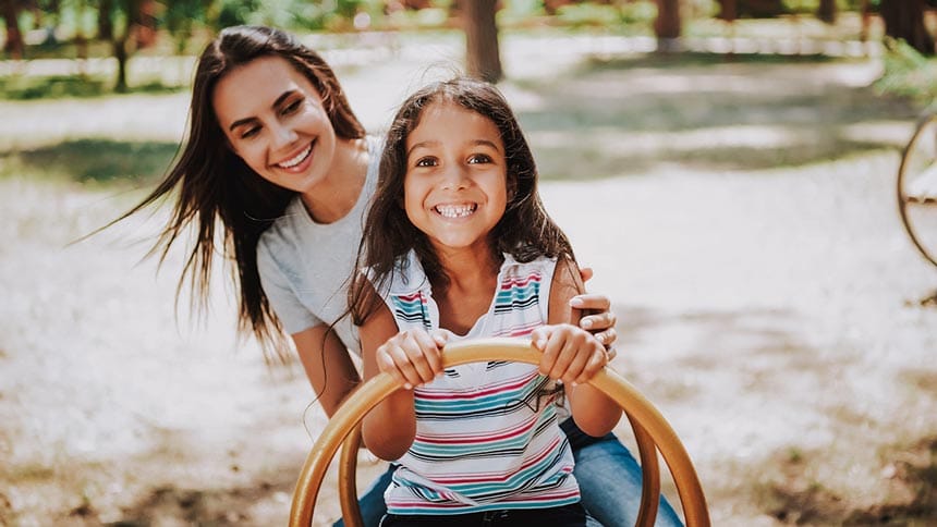 Qué define y regula la familia monoparental en Colombia