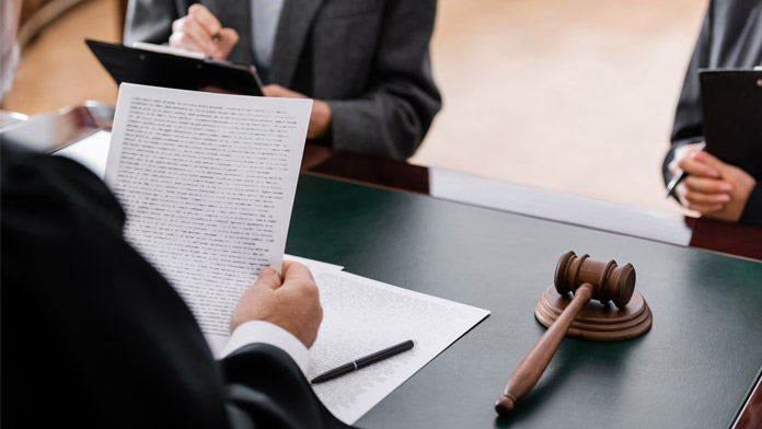 Qué son las cláusulas de penalización por incumplimiento en contratos