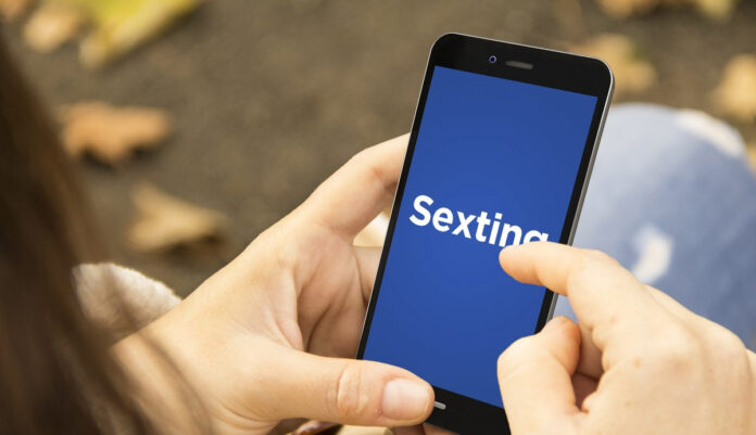 SEXTING DELITO: Ejemplos y qué dice el código penal