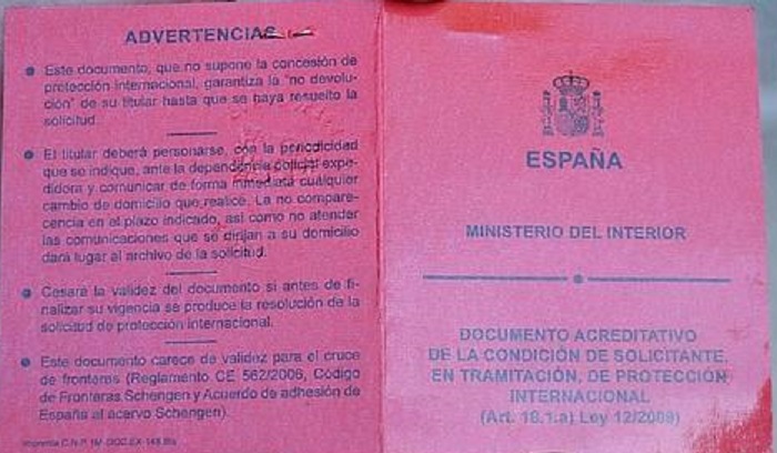 Tarjeta Roja en España: Qué es y Cómo afecta a Extranjeros